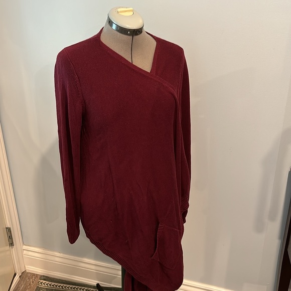 Banana Republic burgundy cardigan sweater with pockets size small - Picture 2 of 8